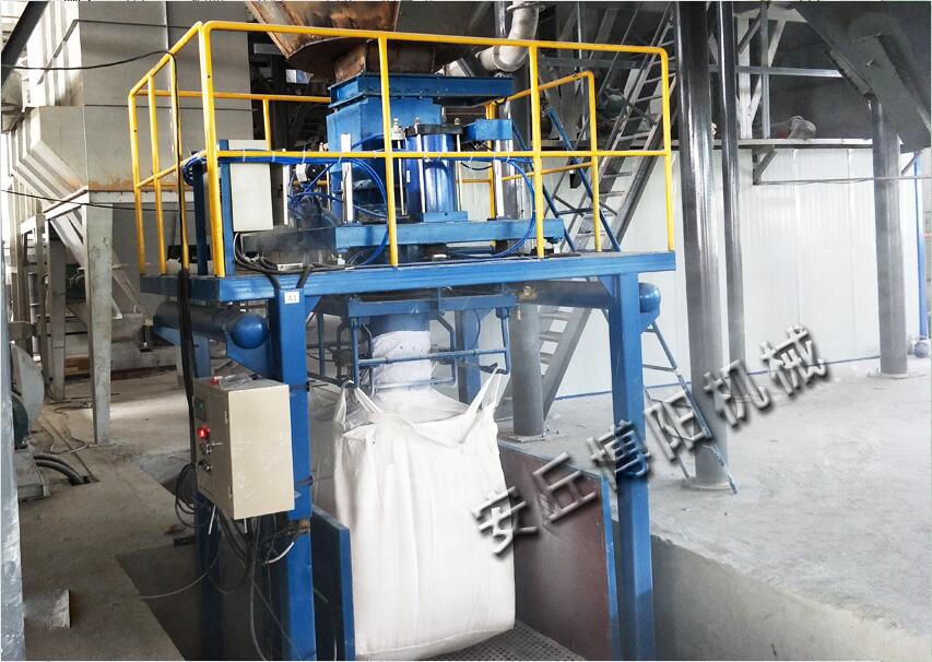 化肥為什么推薦用噸袋包裝機(jī)包裝？