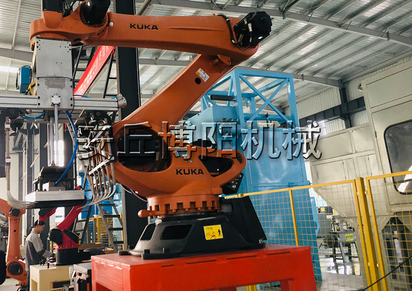 為什么越來(lái)越多的行業(yè)使用袋裝肥料機(jī)器人碼垛機(jī)？