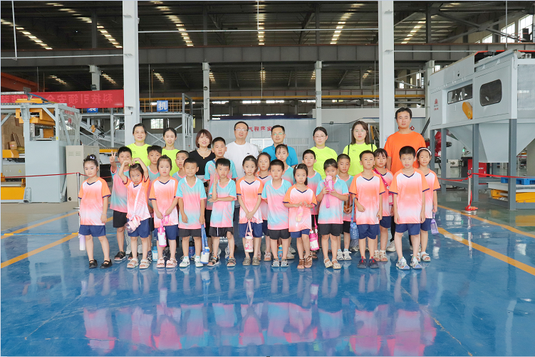 安丘市婦幼保健院“卓悅少年領(lǐng)袖心智天賦營”小學(xué)員到博陽機(jī)械游學(xué)參觀